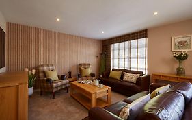 Macdonald Woodland Lodges At Macdonald Resort